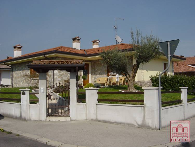 Villa singola in zona residenziale. - Maniago (PN)