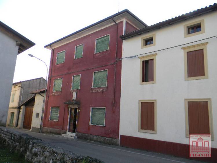 casa contigua - San Leonardo Valc. 