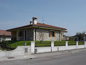 Villa singola in zona residenziale. - Maniago (PN)