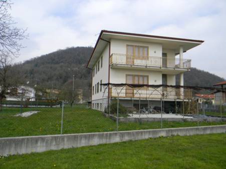 Casa singola con due appartamenti 3 camere - Cavasso Nuovo (PN) 