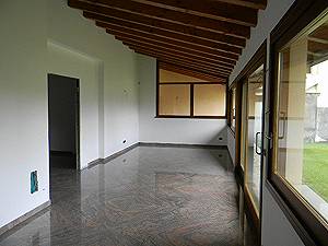 casa contigua - San Leonardo Valc. 